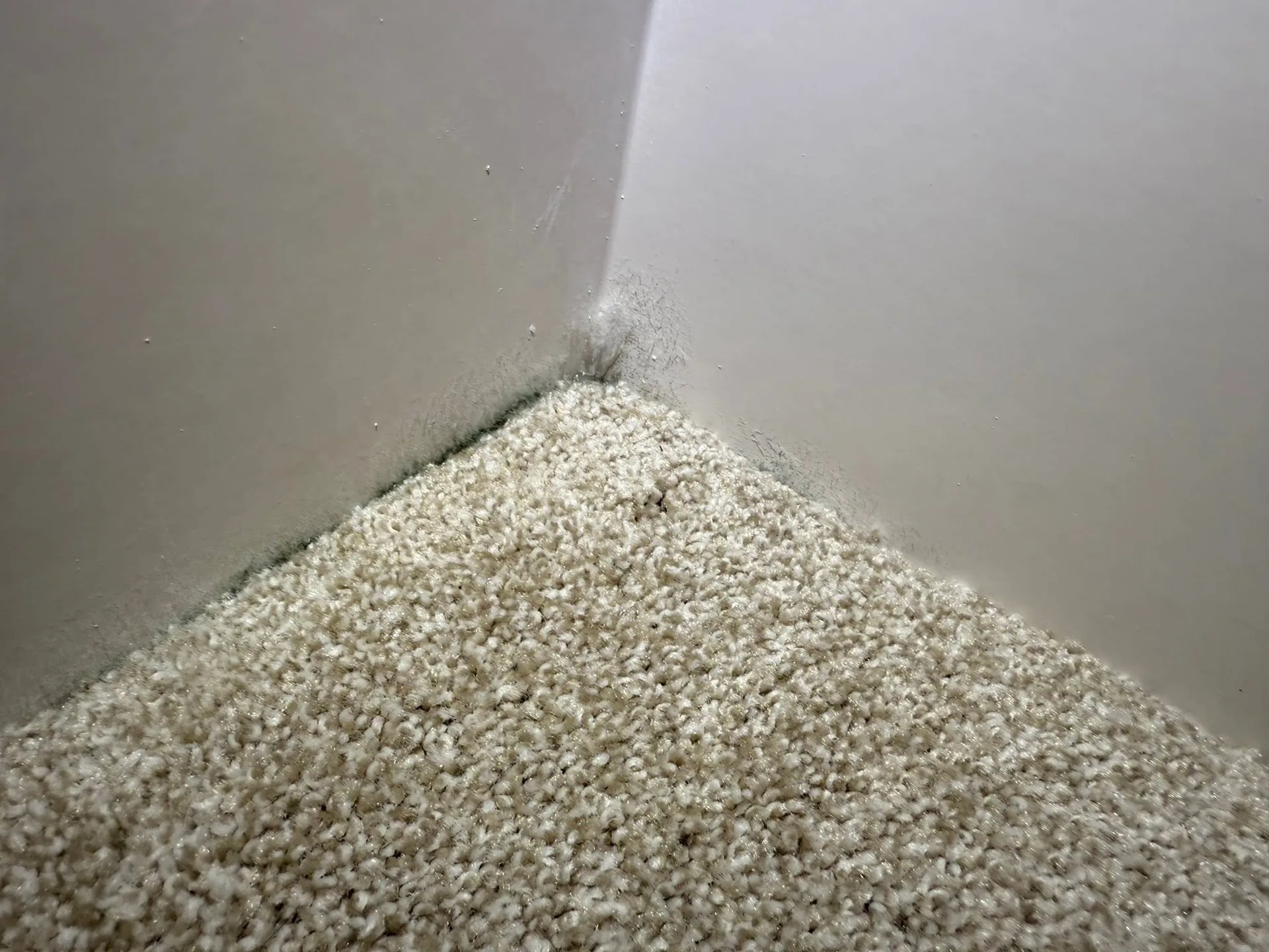 Carpet corner dark dust filtration stain no baseboard