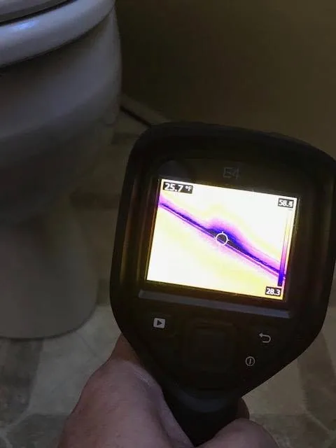 Flir e4 thermal camera bathroom floor toilet base cold spot