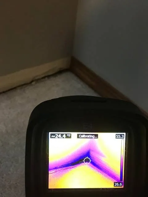 Flir e4 thermal camera cold corner baseboard carpet