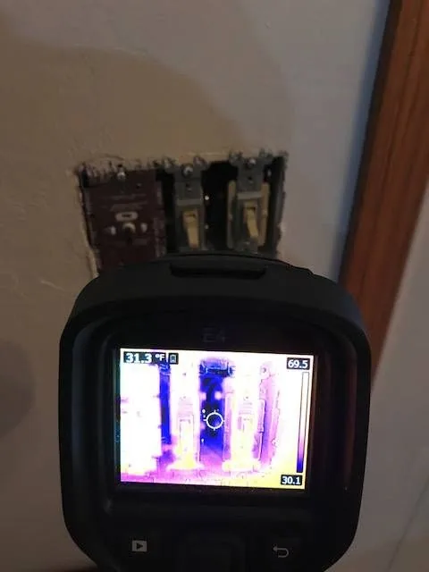Flir e4 thermal camera wall switch box cover removed cold air leak