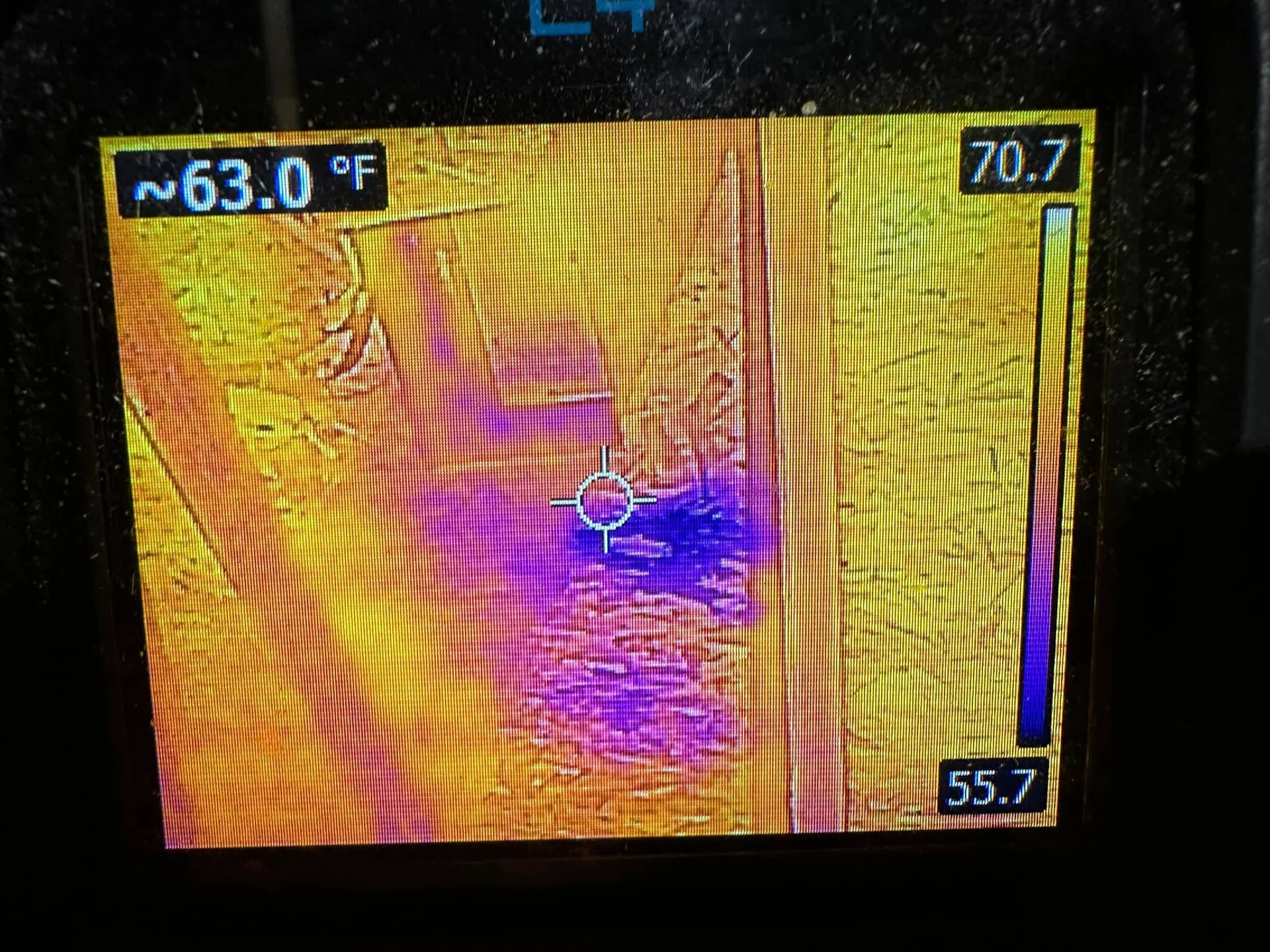 Thermal camera screen showing a cold spot in a wall corner