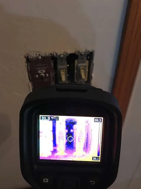 Thermal camera scanning light switch box